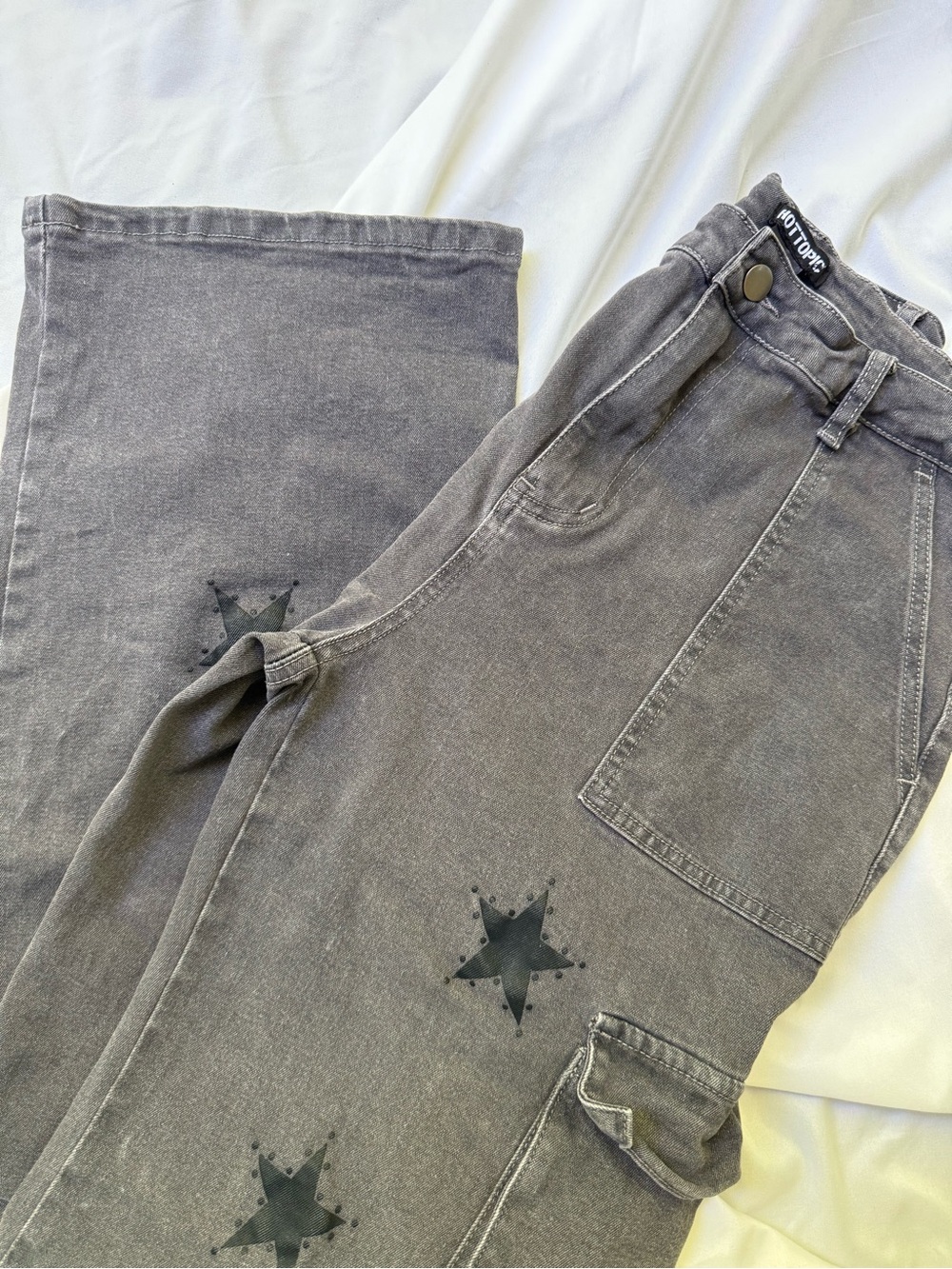 Hot Topic Gray Cargo Jeans Black Star Print Wide Leg Y2K Grunge Women’s Size 9